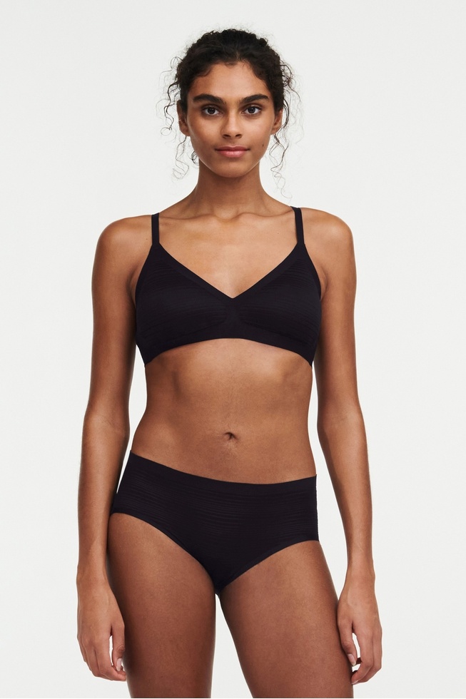 Черный бюстгальтер-топ с мягкими чашками без косточек Soft Stretch Stripes Chantelle Черный бюстгальтер-топ с мягкими чашками без косточек Soft Stretch Stripes Chantelle