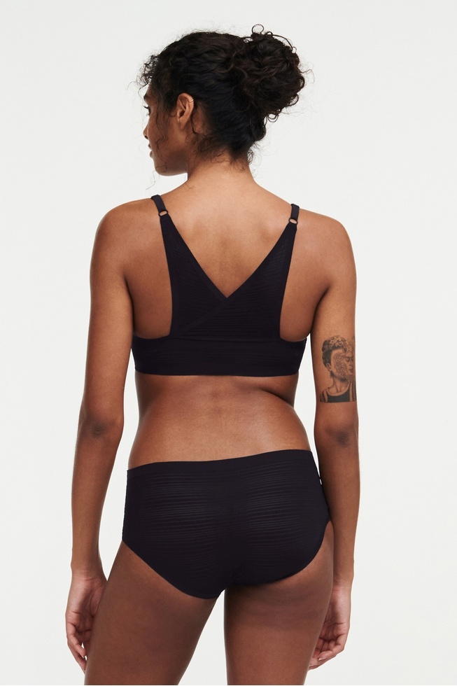 Черный бюстгальтер-топ с мягкими чашками без косточек Soft Stretch Stripes Chantelle Черный бюстгальтер-топ с мягкими чашками без косточек Soft Stretch Stripes Chantelle