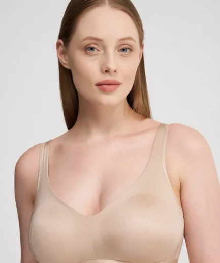 Бежевый бюстгальтер-топ с мягкими чашками Naturana 5683 895 Light Beige